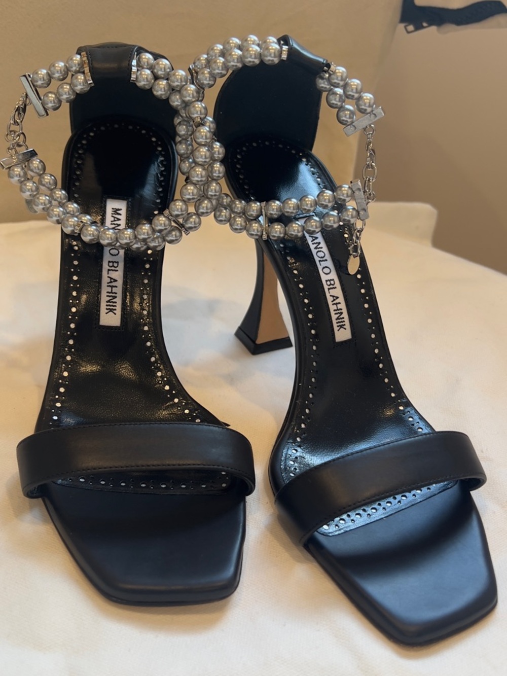 MANOLO BLAHNIK Charona Calfskin Pearly-Bracelet Sandals SIZE 38, 7.5 - Picture 3 of 6